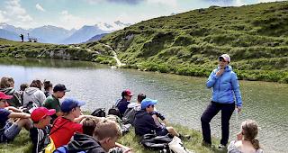 Entdecken. Nach einem Rundgang durch das World Nature Forum in Naters machten die Jugendlichen einen Abstecher ins Welterbe.