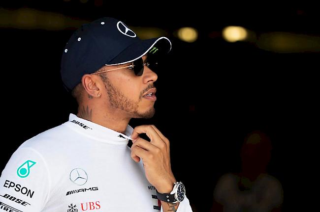 Besiegelt. Nach langwierigen Verhandlungen hat der vierfache Weltmeister Lewis Hamilton seinen Vertrag bei Mercedes um zwei Jahre bis Ende 2020 verlängert.