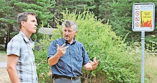 Waldbrandgefahr. Philipp Gerold (links) und Martin Meyer hoffen auf einen ereignisarmen Sommer.