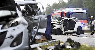 Tragisch. Mindestens zehn Autos rasten auf der Autobahn in Baden-W&uuml;rttemberg ineinander. Vier Menschen starben.