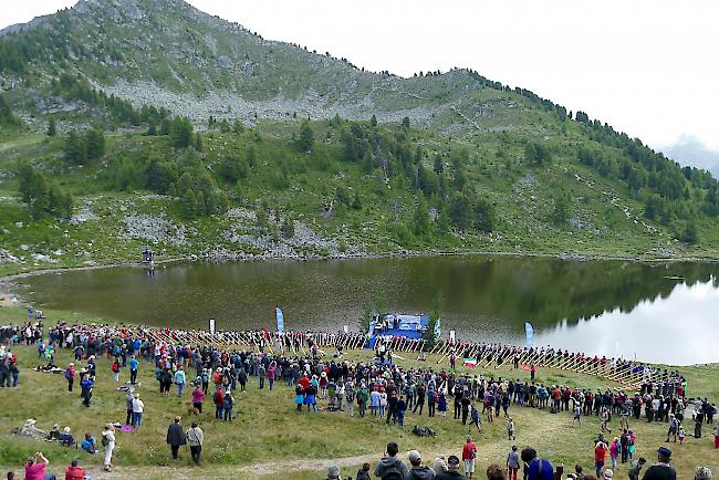 Gänsehautmoment. Vor dem Lac de Tracouet brachten am Sonntagnachmittag rund 200 Bläser ihr Instrument zum tönen.