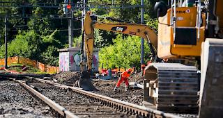 Umfangreich. Im Sommer f&uuml;hrt die SBB in der ganzen Schweiz Unterhaltsarbeiten aus. Reisende m&uuml;ssen auf gewissen Strecken zeitweise mit Einschr&auml;nkungen rechnen.