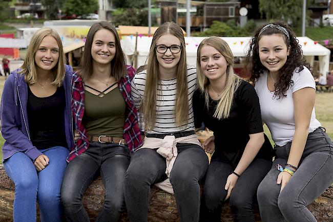 Melanie Imoberdorf (18) aus Obergesteln, Manisha Hischier (17) aus Oberwald, Ilona Schalbetter (16) aus Selkingen, Celina Hense (18) 
aus Ulrichen und Noemie Mathieu (18) aus Münster.