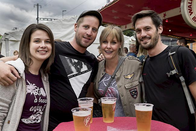 Sonja Arnold (27), Daniel (33) und Renja Willa (30) sowie Daniel Tscherrig (32) aus Glis.