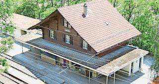 Leere Gleise. Der Bahnhof Lalden wird w&auml;hrend den Sanierungsarbeiten des Scheiteltunnels geschlossen.Foto Archiv wb