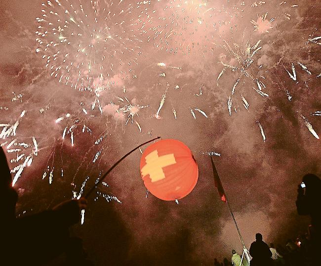 Im Wallis herrscht sehr grosse Brandgefahr, deshalb gilt  im gesamten Kantonsgebiet ein generelles Feuerungsverbot. Einzige Ausnahme bilden die offiziellen Feierlichkeiten zum Nationalfeiertag.
