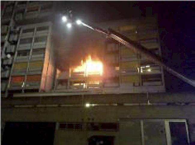 Am Dienstag ist in Sitten in einem Mehrfamilienhaus eine Wohnung in Brand geraten.