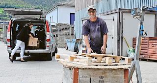 Abgewogen. Mit der &Ouml;kohof-Karte k&ouml;nnen Privatpersonen viele Abf&auml;lle direkt in Gamsen bei Schriber und Schmid entsorgen.Foto WB