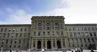 Arbeitsplatz. Der Personalbestand der universit&auml;ren Hochschulen (Bild:ETH Z&uuml;rich) ist in den letzte Jahren stark gestiegen.