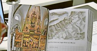 Pilgerf&uuml;hrer. Wer den Pilgerweg unter die F&uuml;sse nehmen will, findet im &laquo;Rhein-Reuss-Rhone&raquo; viel Wissenswertes und Spannendes. Foto wb