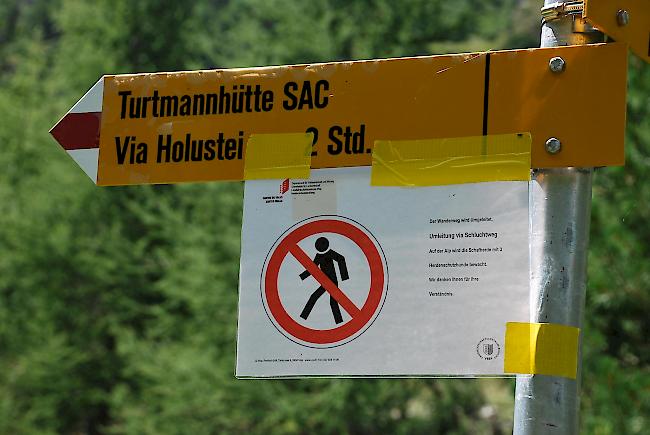 Gesperrt. Wegen der Schutzhunde darf der Weg zurzeit nicht begangen werden.