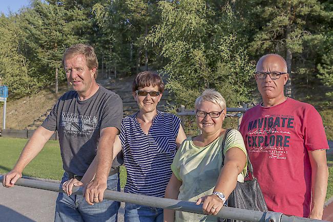 Oscar (52) und Beatrice (49) Locher, Eliane (49) und Roger (50) Schnydrig, Gampel.