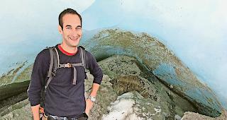 H&ouml;chst bedenklich. Gletscherforscher David Volken prognostiziert, dass bis Ende dieses Jahrhunderts nur noch zehn Prozent aller Gletschermassen &uuml;brig bleiben. Foto zvg