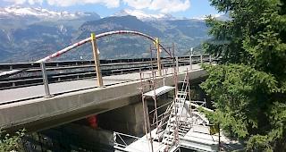 Wartezeiten. Aufgrund Bauarbeiten wird im Bereich der Riederwaldbr&uuml;cke auf der A9 Simplon vom 6. August bis zirka Ende September 2018 eine einspurige Verkehrsf&uuml;hrung eingerichtet.