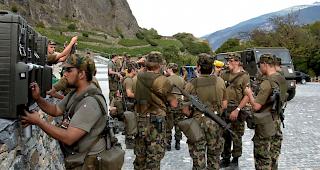 Hitzewelle. Ob Tenue-Erleichterungen oder M&auml;rsche am fr&uuml;hen Morgen oder sp&auml;teren Abend: Aufgrund der aktuellen Hitze passt die Armee derzeit diverse Ausbildungsaktivit&auml;ten an.