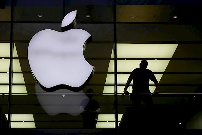 Immens. Der iPhone-Hersteller Apple hat als erstes Unternehmen auf der Welt die Marke von einer Billion Dollar Börsenwert geknackt.