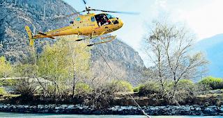 Rasch interveniert. Unter anderem dank der schnellen Interventionen der Air Zermatt konnten die beginnenden Waldbr&auml;nde noch im Keim erstickt werden. Symbolbild wb