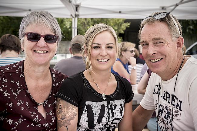 Myriam (55), Sonja (27) und Hans-Jörg Walser (58), Ried-Brig.