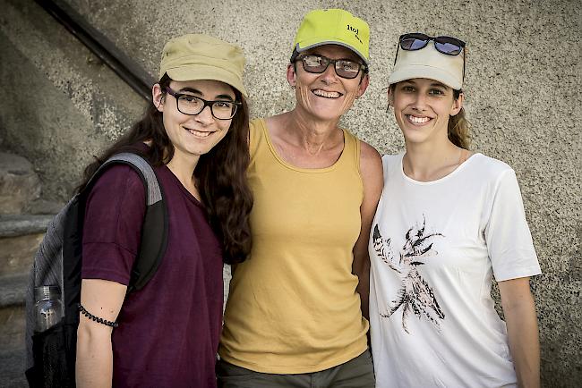 Sara (21), Andrea (55) und Anja Jordan (26), Glis.