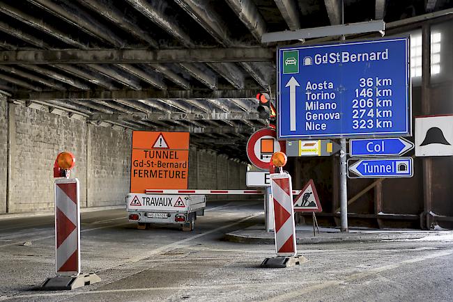 Die Strasse am Grossen St. Bernhard war wegen eines Erdrutschs gesperrt.