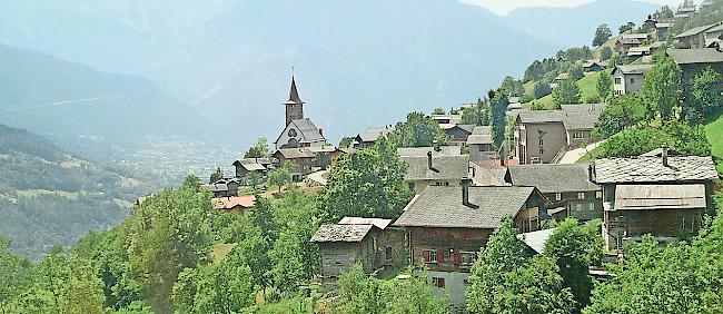 Das Schulgebäude befindet sich in Ried-Mörel. 