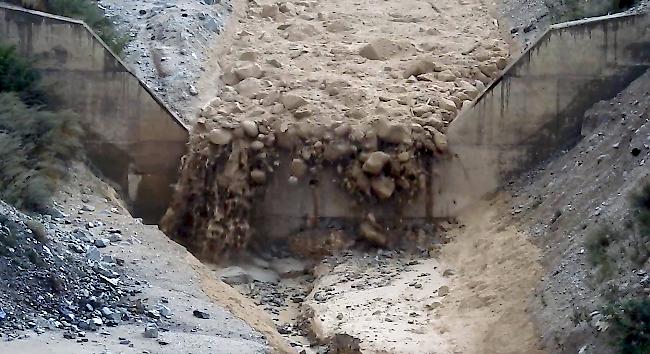 Unberechenbar. Geröllmassen bahnen sich ihren Weg durch das Bachbett des Illgrabens. 