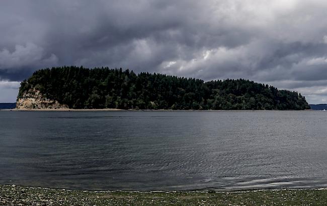 Auf einer spärlich besiedelten Insel stürzte das gestohlene Passagierflugzeug ab.