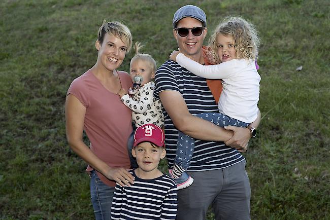 Nicole (37), Angelina (1), Michael (37), Estelle (3) und Sebastian Gsponer (5), Visp.