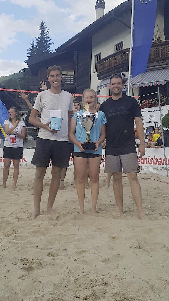 Sieger beim diesjährigen Beach-Event in Grächen: das sportliche Trio «Habemus Gaudi». 