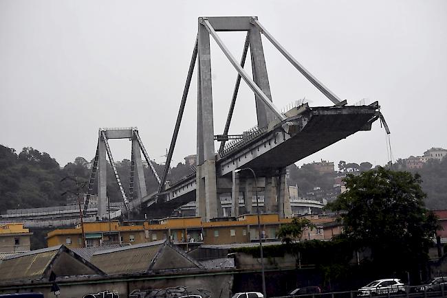 Beim Einsturz einer Autobahnbrücke in Italien sind am Dienstag zahlreiche Menschen ums Leben gekommen. 