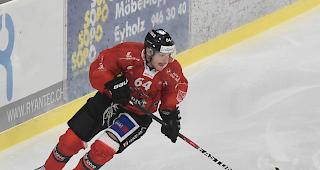 Jan Zwissler erzielte das 1:5, der EHC Visp setzte sich im Test-Derby in Siders sicher durch.