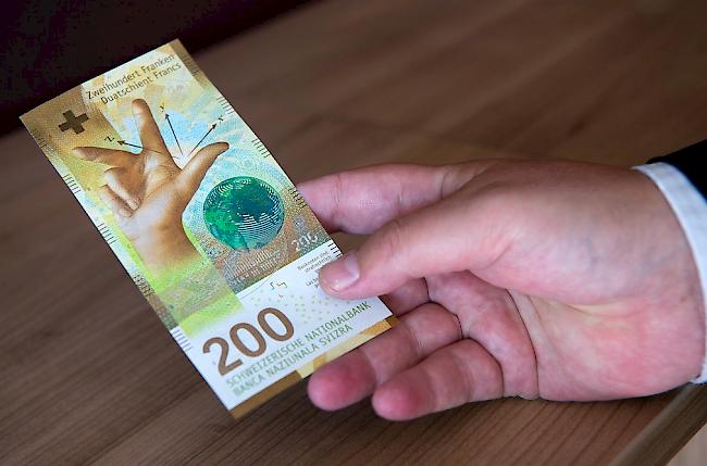 Die Schweizerische Nationalbank hat am Mittwoch die neue 200er-Banknote enthüllt.