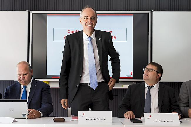 Bildungsdirektor. Staatsrat Christophe Darbellay gestern an der Präsentation in Martinach, flankiert von Claude Pottier, Chef der Dienststelle für Berufsbildung (links), und Jean-Philippe Lonfat, Chef der Dienststelle für Unterrichtswesen.