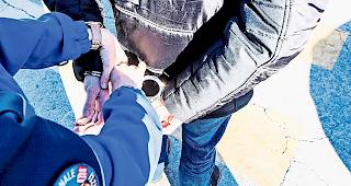 Schnell eruiert. Die T&auml;ter wurden im Visper Kleeg&auml;rtenquartier verhaftet.Symbolbild Keystone