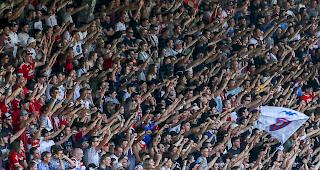 Der Kanton Wallis r&uuml;ckt vom &laquo;Good-Hosting Konzept&raquo; ab und will Fans im Tourbillon im Kop Nord und im G&auml;stesektor wieder strenger kontrollieren. (Symbolbild).