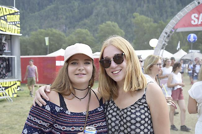 Joelle Zimmermann (19) und Alicia Burgener (20), beide aus Visperterminen.
