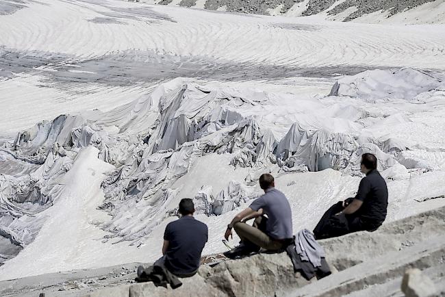 Im Rahmen des Projekts "Glacier Monitoring Schweiz" (Glamos) werden schweizweit 1500 Gletscher untersucht. 