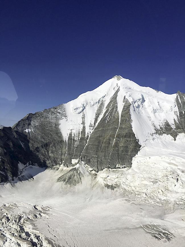 Zwei Alpinisten sind am Sonntag am Weisshorn bei Randa rund 900 Meter in die Tiefe gestürzt. 