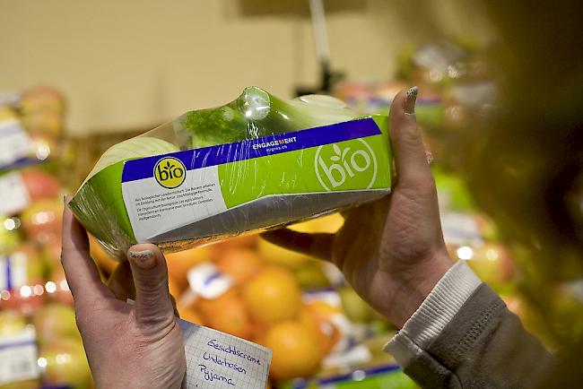 Verpackter Biofenchel. Mit einer Motion will der Walliser CVP-Nationalrat Benjamin Roduit den Abfallberg an Verpackungsmaterial eindämmen.