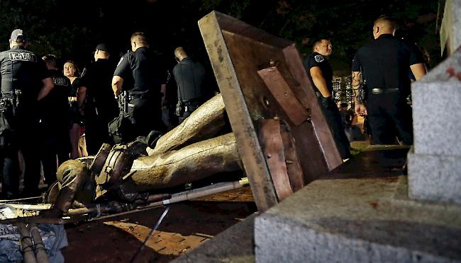 "Silent Sam" ist gestürzt worden.