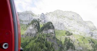 Am Donnerstag, kurz nach 14.20 Uhr, ist ein 37-j&auml;hriger Pole in Walenstadt beim Sprung vom Hinterrugg mit seinem Wingsuit abgest&uuml;rzt. Die aufgebotene Rega konnte nur noch den Tod des Mannes feststellen. (Kantonspolizei St. Gallen)