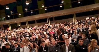 Am Freitag wurden in Brig wieder F&auml;higkeitszeugnisse, Berufsatteste und Berufsmaturit&auml;tsdiplome verteilt.