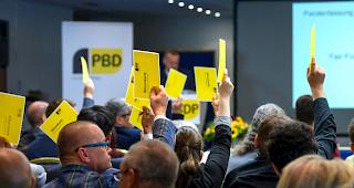 Die Delegierten der B&uuml;rgerlich-Demokratischen Partei (BDP) haben am Samstag an ihrer Versammlung in Genf die Selbstbestimmungsinitiative der SVP klar abgelehnt.