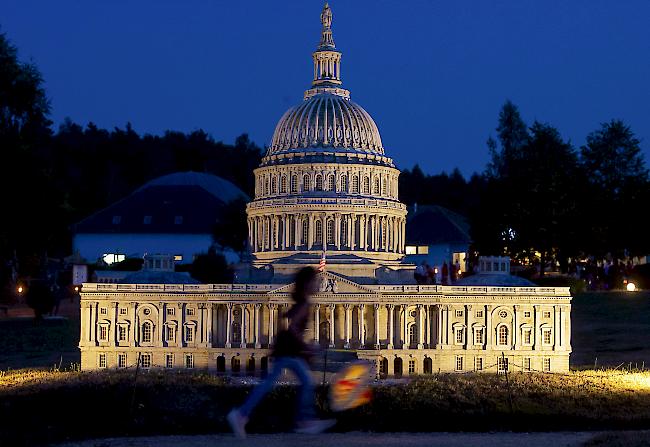 Zwist. Wegen eines Giftgasanschlags auf einen ehemaligen Doppelagenten setzen die USA gegen Russland neue Sanktionen in Kraft.