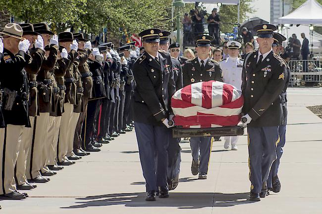 Letzte Ehre. In Arizona fand am Mittwoch die Trauefeier für den am Samstag verstorbenen Senator John McCain statt.