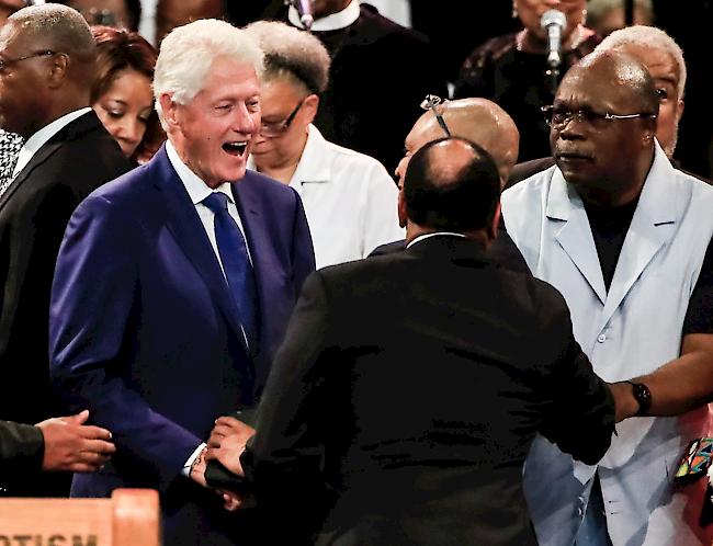 Auch der frühere Präsident Bill Clinton erwies der Sängerin die letzte Ehre.