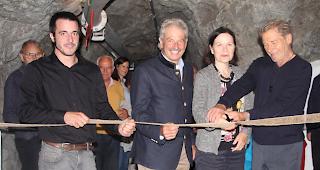 Pr&auml;sident Sascha Kreuzer, Vizepr&auml;sident von Naters Diego Wellig, Staatsratspr&auml;sidentin Esther Waeber-Kalbermatten und Initiator Reinhard Eyer durchschnitten das Band.