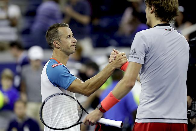 Überraschung. Der favorisierte Alexander Zverev (rechts) scheitert an den US Open in der dritten Runde an Landsmann Philipp Kohlschreiber.