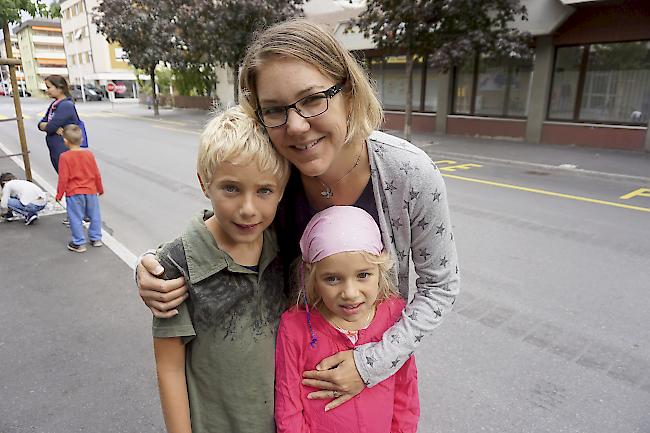 Nicolas (8), Ramona (37) und Amelie (6) Zeiter, Mund.