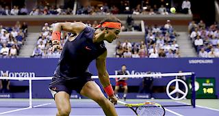 Hart gefordert. In einem hochklassigen Spiel gewinnt Rafael Nadal gegen Dominic Thiem in f&uuml;nf S&auml;tzen und steht nun im Halbfinal.